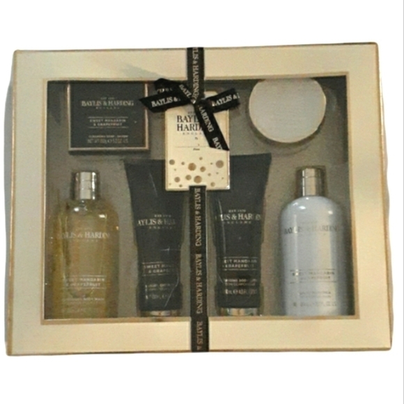 Baylis & Harding Sweet Mandarin & Grapefruit Bath Boxed Set Gift for a Woman - Picture 1 of 6